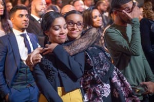 Sapp sisters hug